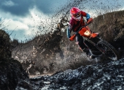 开云体育直播-巴尔韦德爆发点燃战火，皇家社会末节奇袭带走尼斯