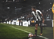 开云APP-F1新赛季揭幕战之夜，拉文惊艳四座，新星崛起与赛道传奇的诞生