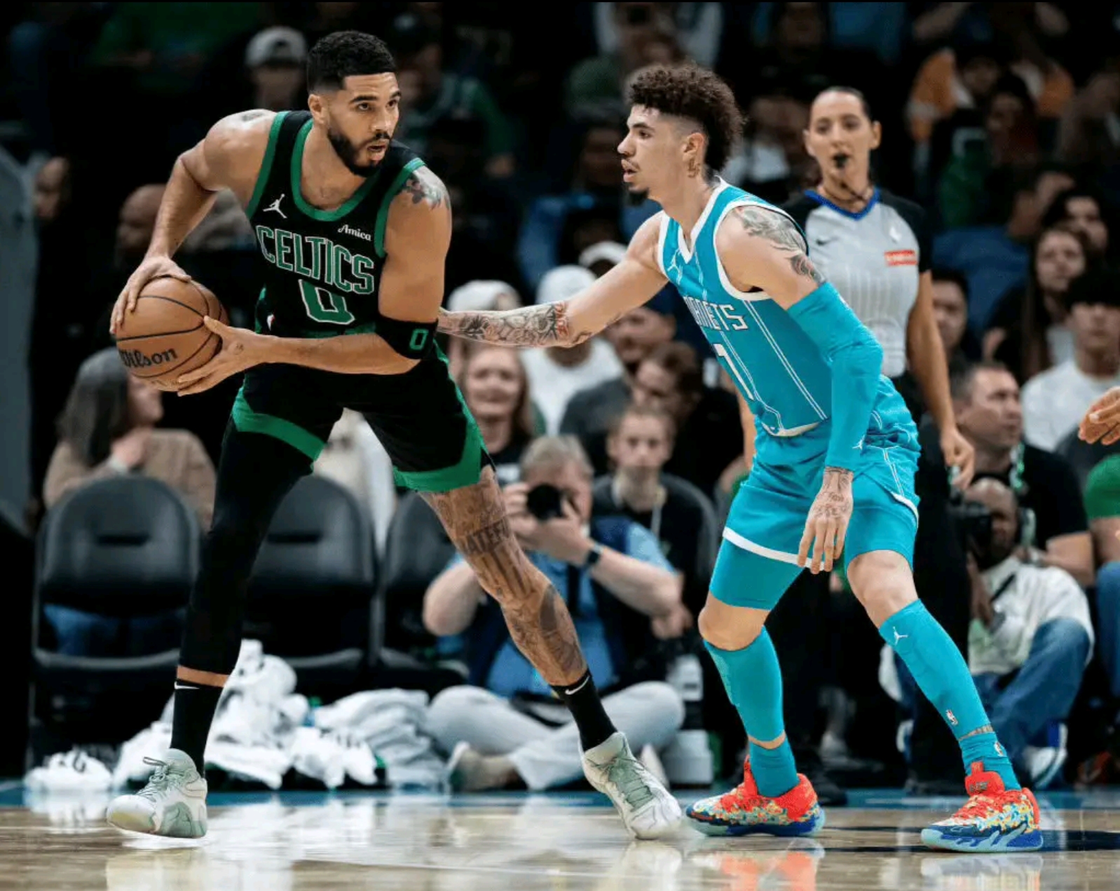 黄蜂鏖战加拿大男篮，塔图姆关键制胜