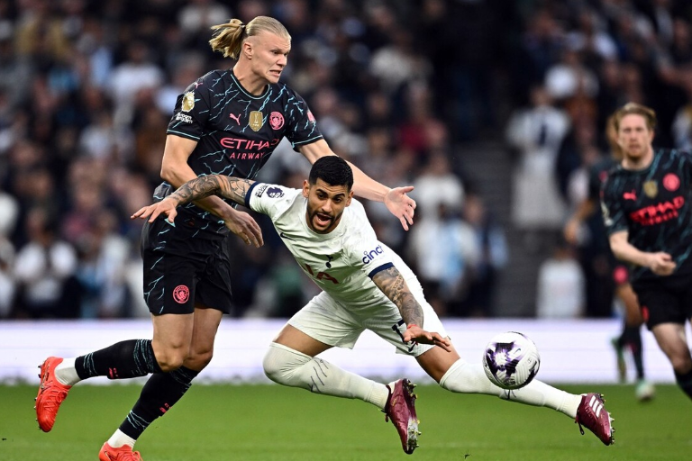 包含曼城锋线进攻火力十足，梅开二度的词条