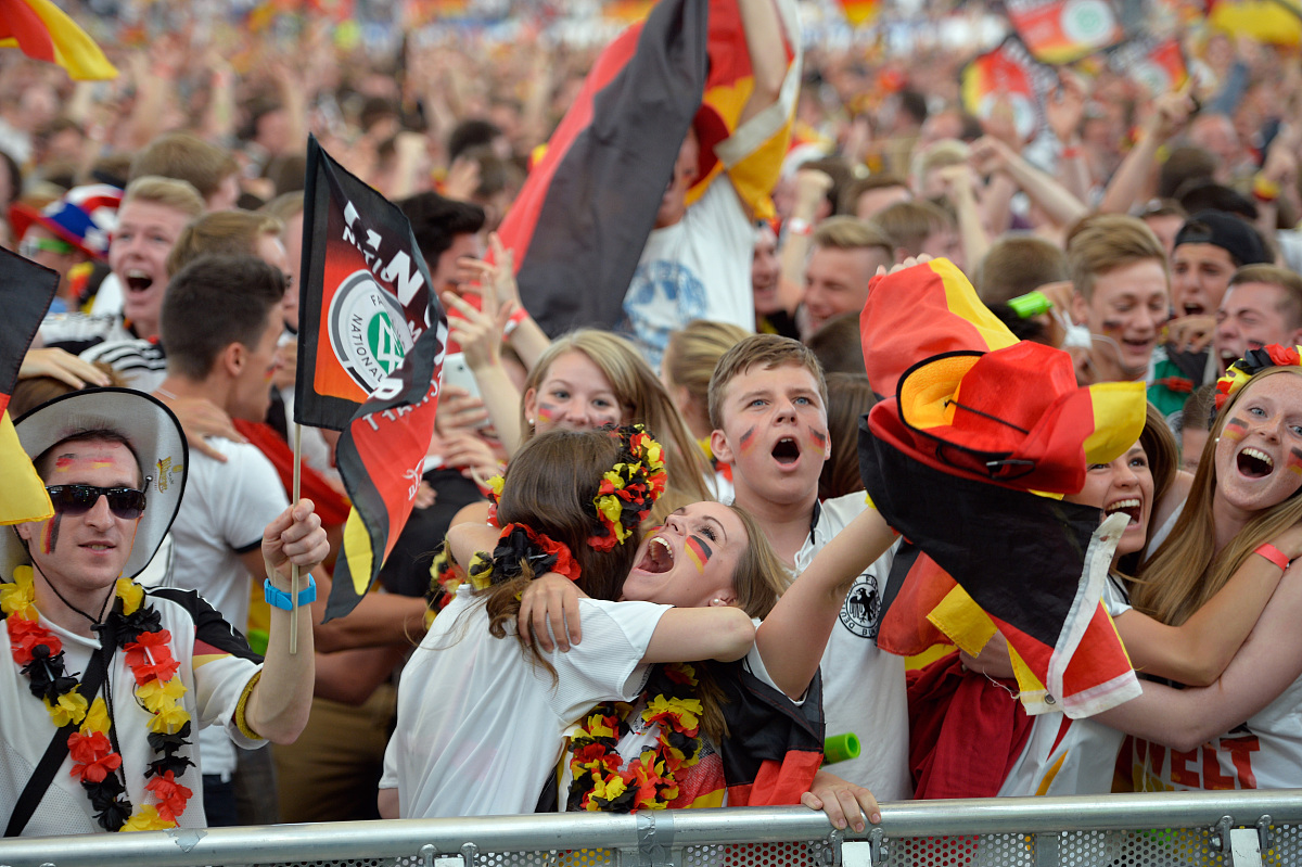 包含塞尔维亚队在比赛中不敌对手，晋级希望渺茫的词条