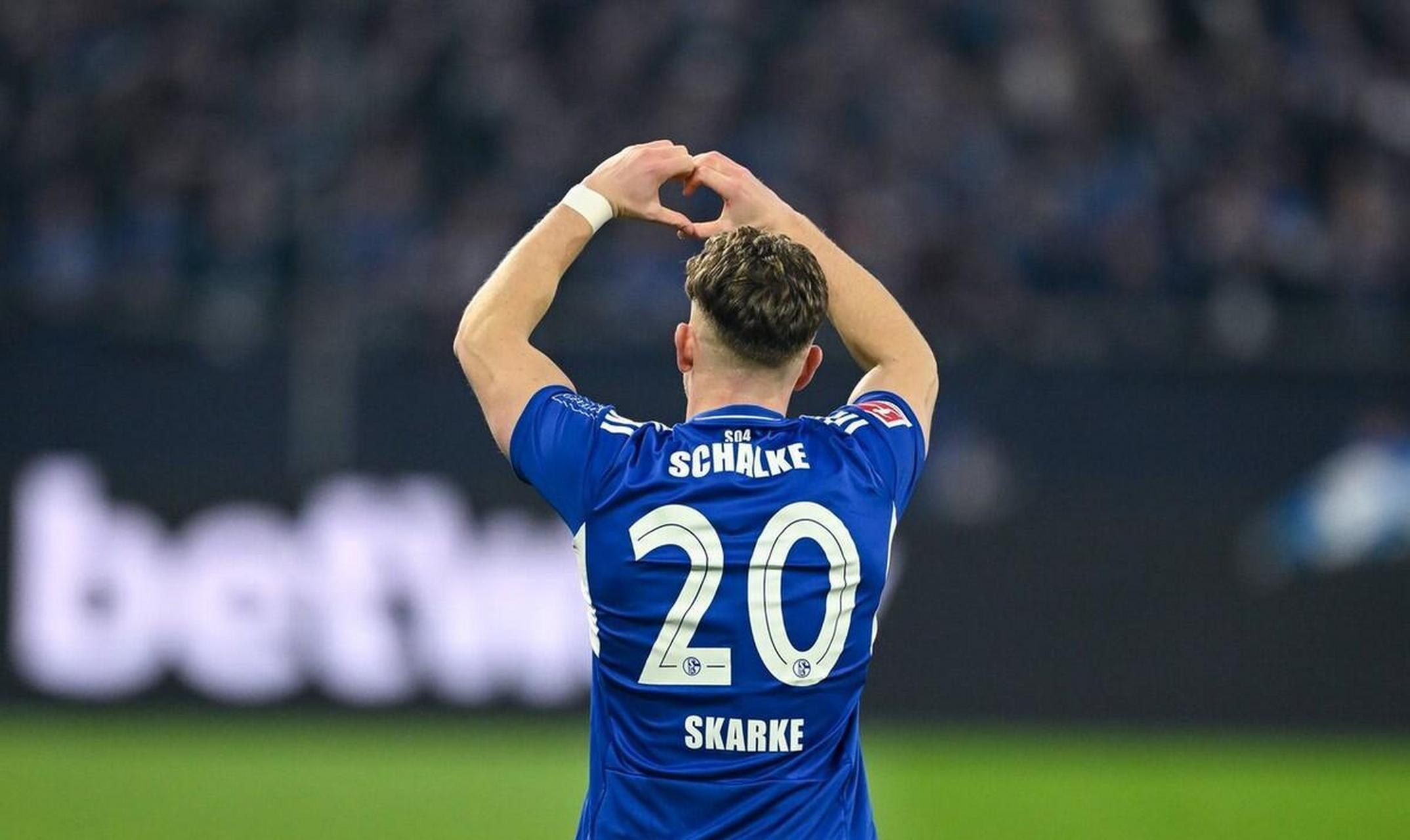 包含沙尔克再遭一败，德甲冠军梦或将破灭的词条