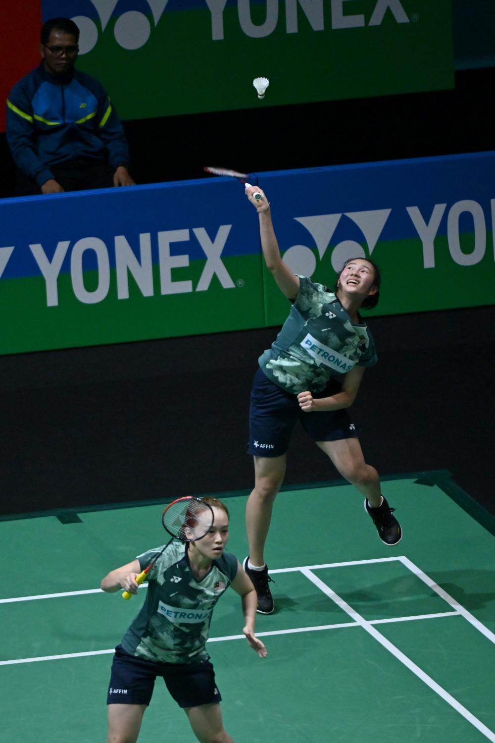 包含马来西亚羽毛球队鏖战中国羽毛球队，辛杜绝境逆转的词条