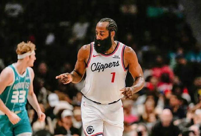 美国男篮轻取火箭，哈里斯打破历史纪录