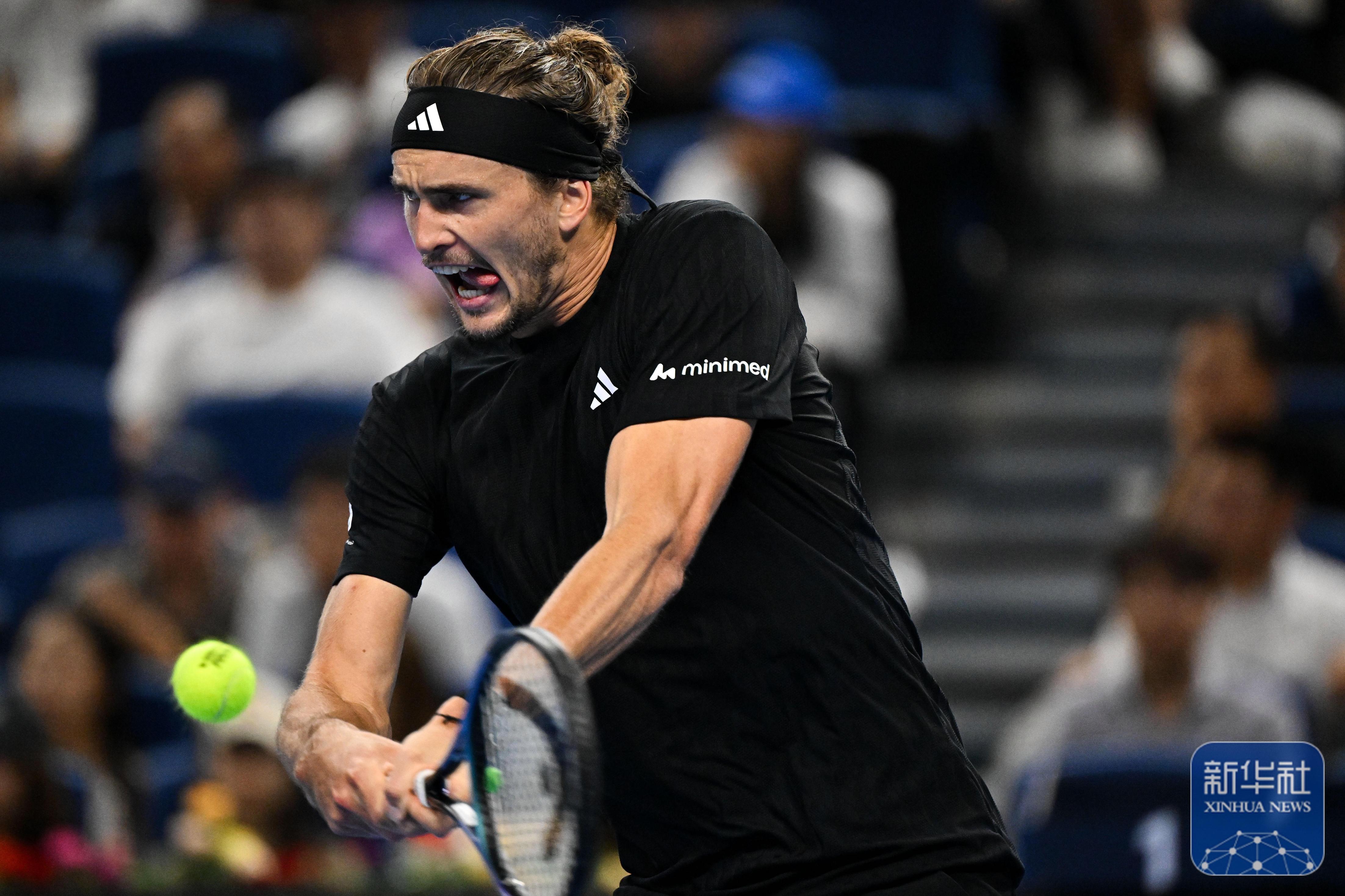 关于美国网球队鏖战世界网球队，梅德韦杰夫三分雨点燃全场的信息