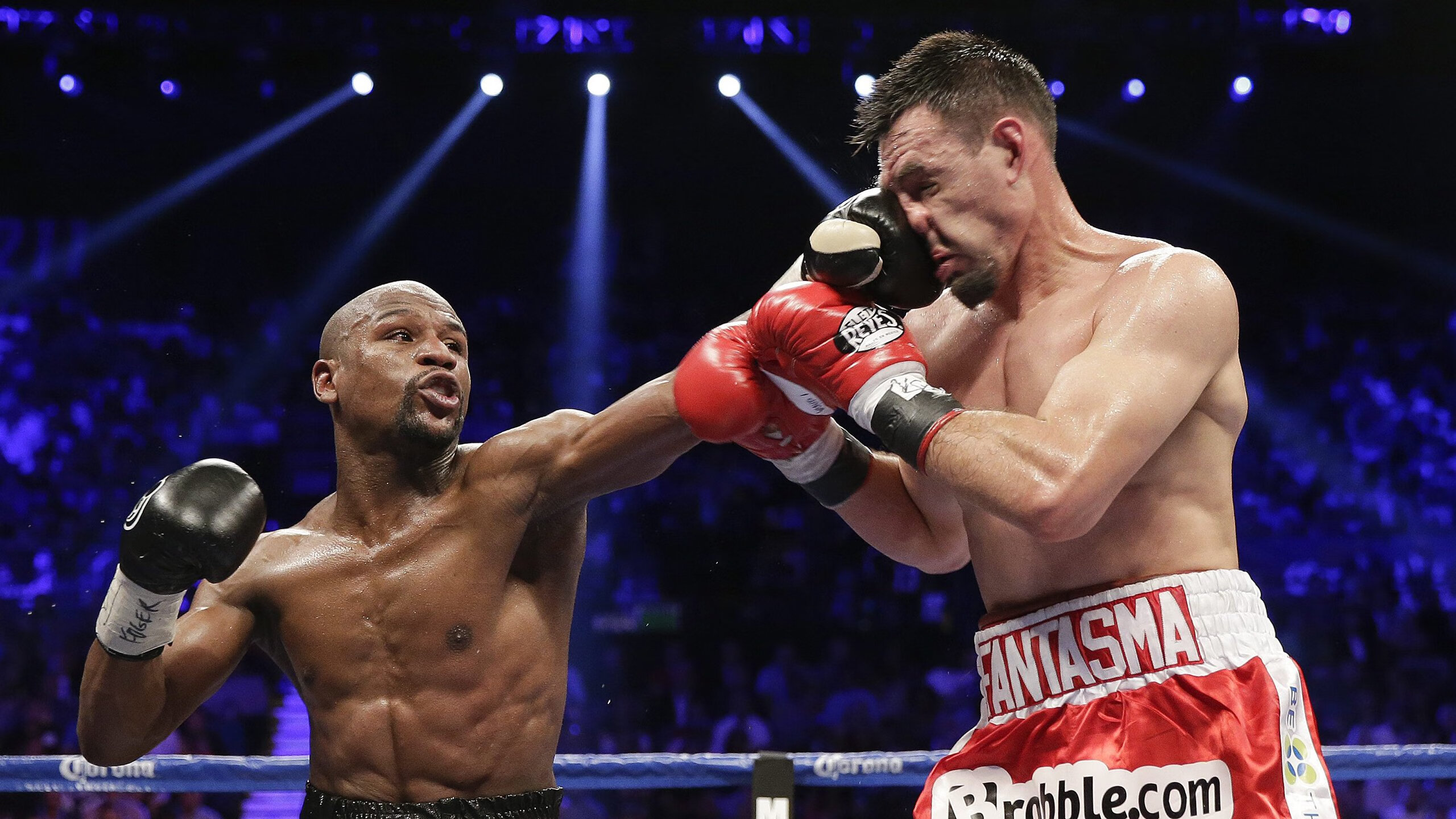 欧冠决赛焦点战，深圳队上演惊天翻盘，逆转鹈鹕队夺冠