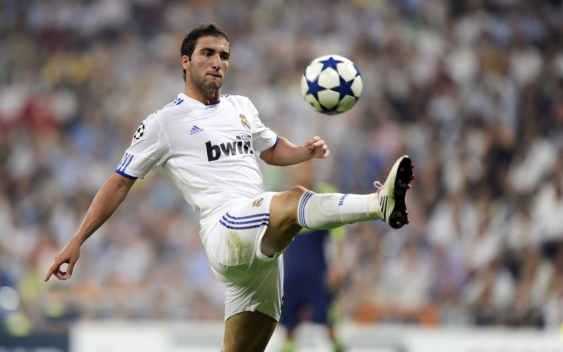 赛道上的王者，当杜兰特在F1揭幕战接管比赛，雄鹿式终结如何震撼体坛？